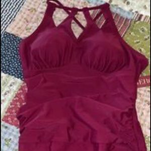 Women Merona One piece swimsuit size small berry color
